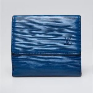 LOUIS VUITTON
Toledo Blue Epi Leather Elise Wallet